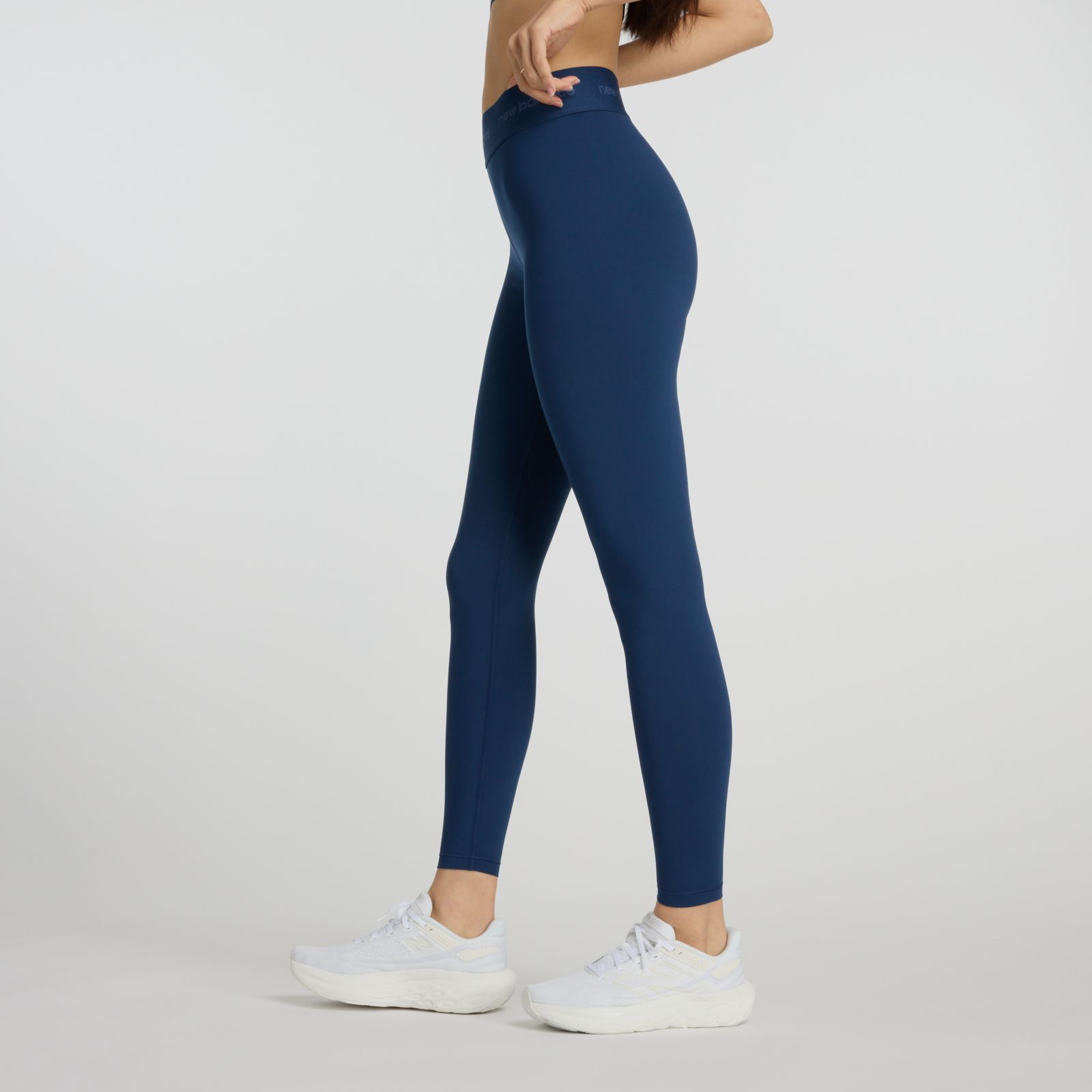 Kimberly usa talle S y mide 170 | Pecho 83cm | Cintura 63.5cm | Cadera 94cm 