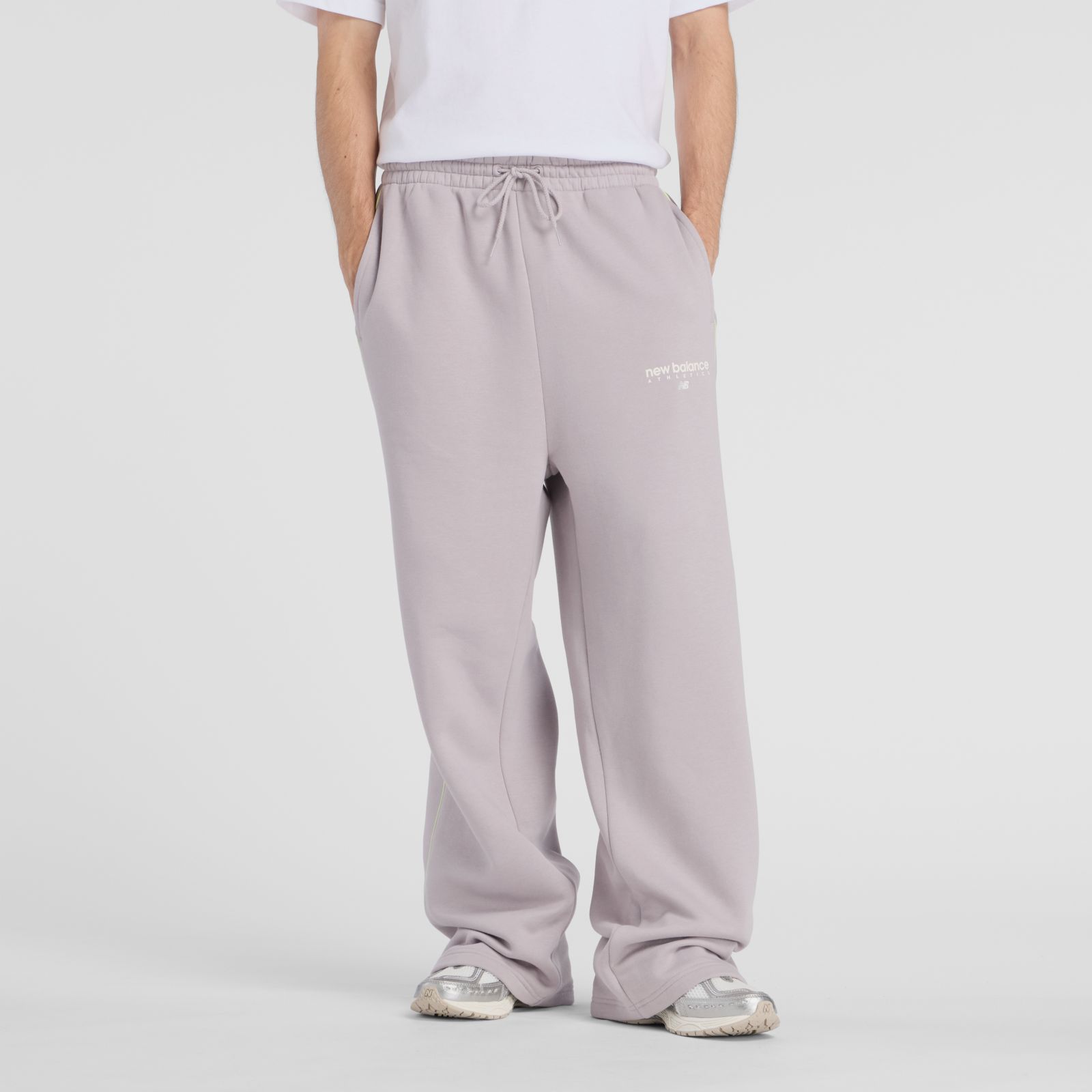 New Balance Pantal&oacute;n Trackside Fleece MB61M77E, Truffle Salt/Afterglow, swatch
