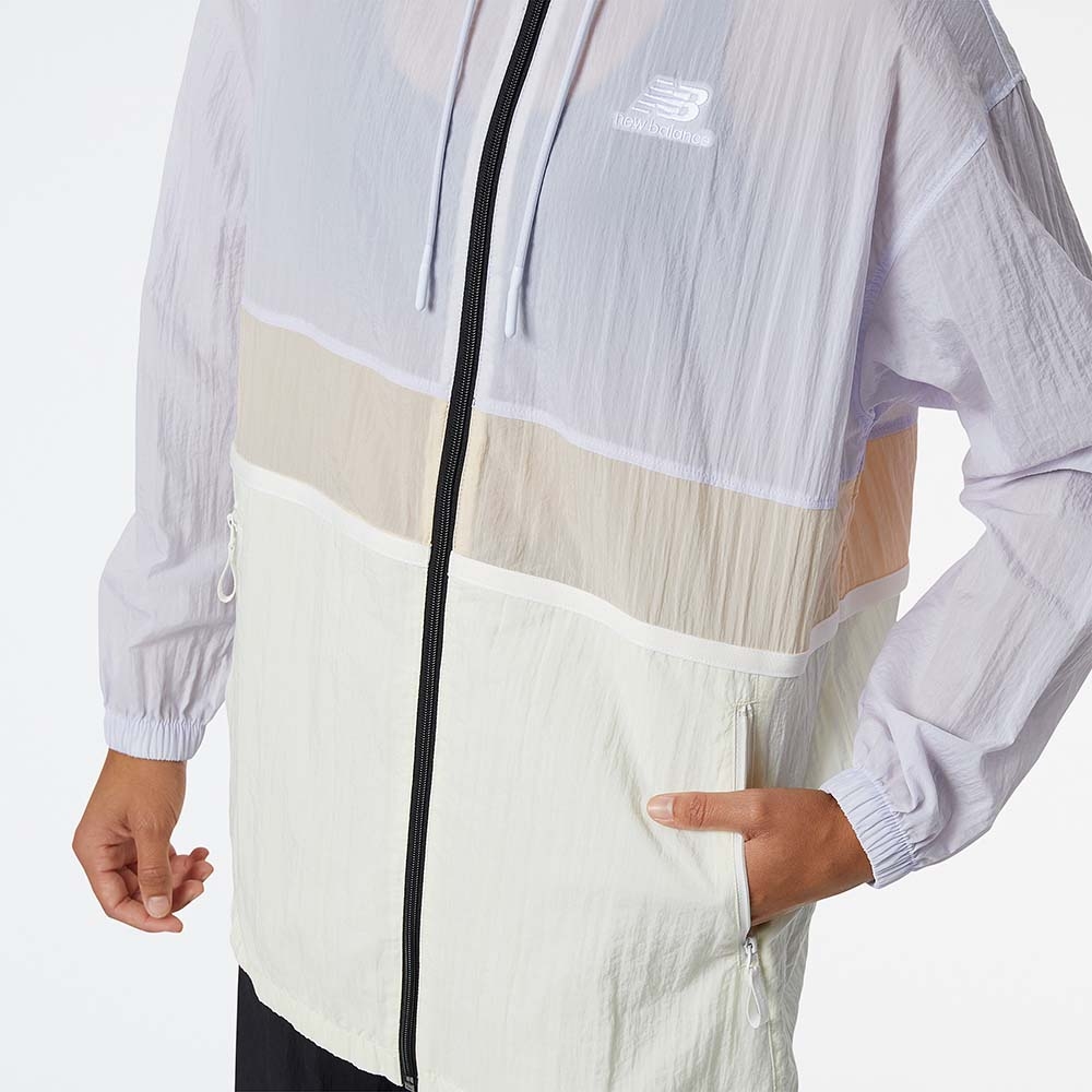 Campera mujer New Balance Athletics Amplified Woven WJ21500