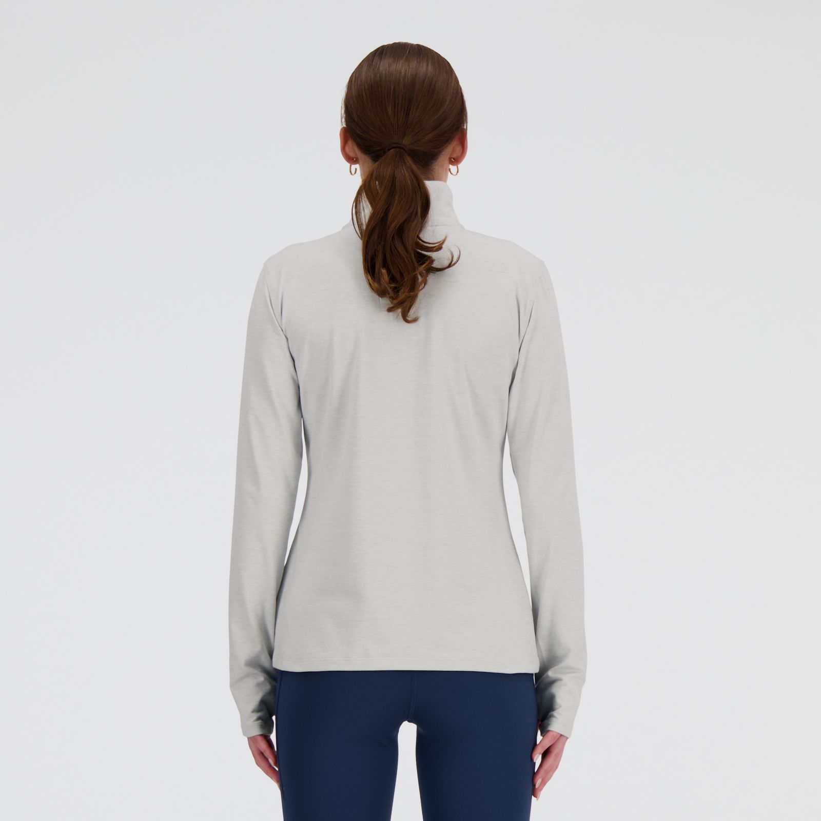 Tess usa talla S y mide 174cm | Pecho 80cm | Cintura 65.5cm | Cadera 88cm  