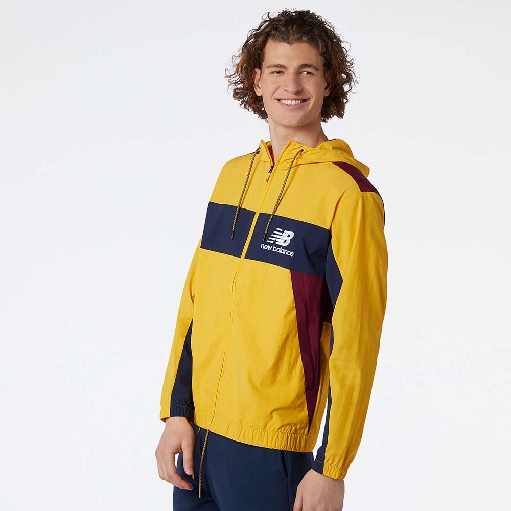Campera new balance athletics top