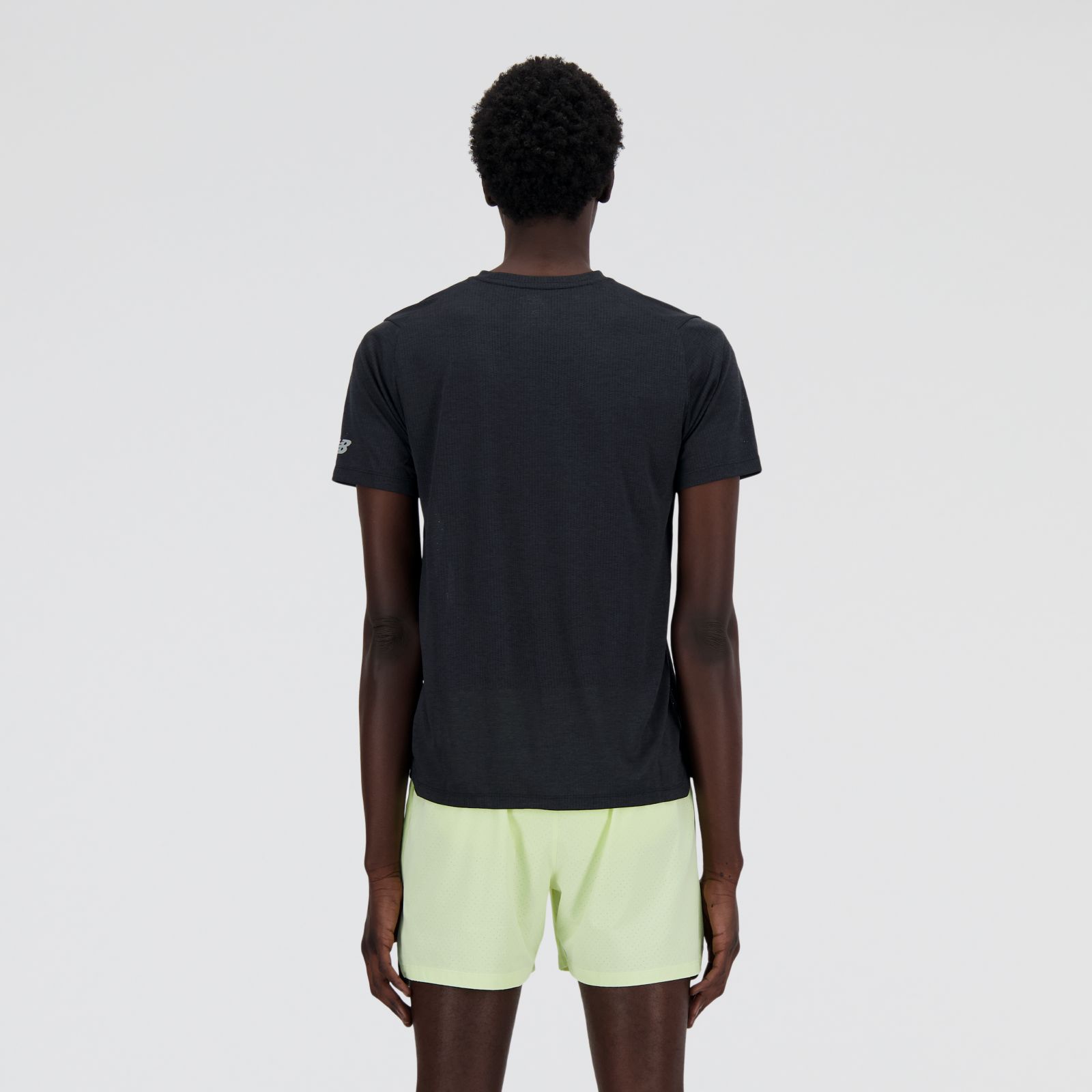 Mohamed usa talle M y mide 190.5cm |Pecho 92.7cm|Cintura 67.3cm |Cadera 97.8cm 