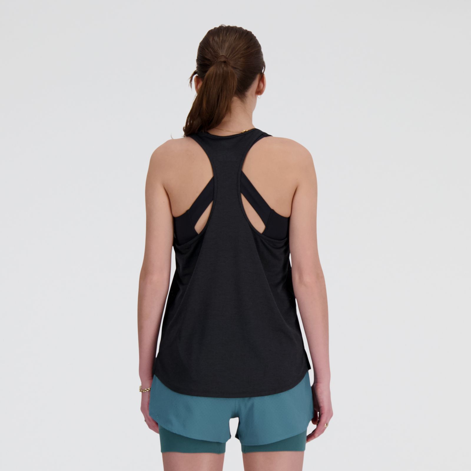 Tess usa talla S y mide 174cm |Pecho 80cm |Cintura 65.5cm |Cadera 88cm
