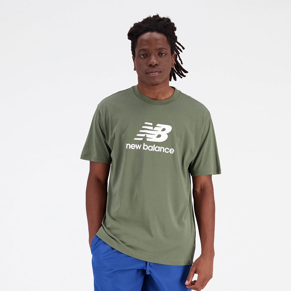 New Balance Remera Essentials Stacked MTA31541, Olive, swatch