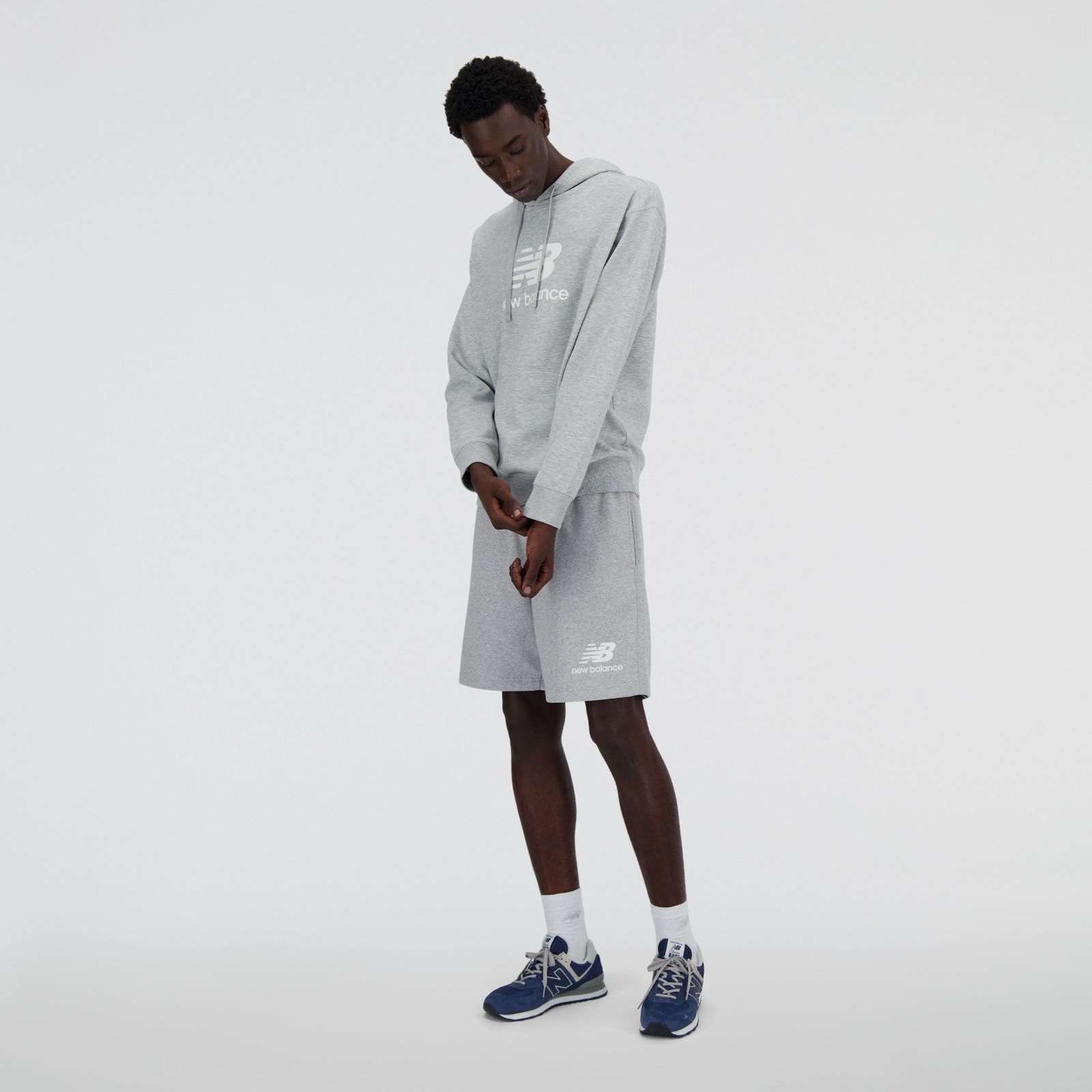 Mohamed usa talle M y mide 190.5cm |Pecho 92.7cm|Cintura 67.3cm |Cadera 97.8cm 