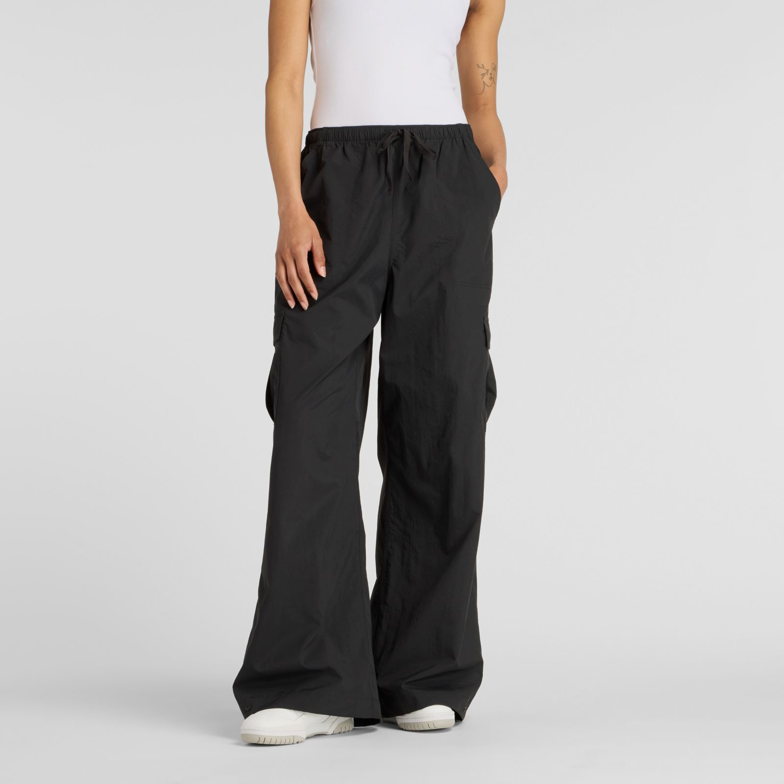 New Balance Pantal&oacute;n Woven Cargo WP53504, black, swatch