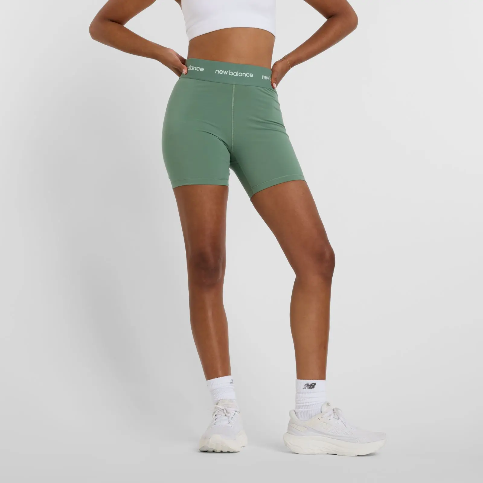 Calza corta NB Sleek High Rise Sport Short 5" WS51182