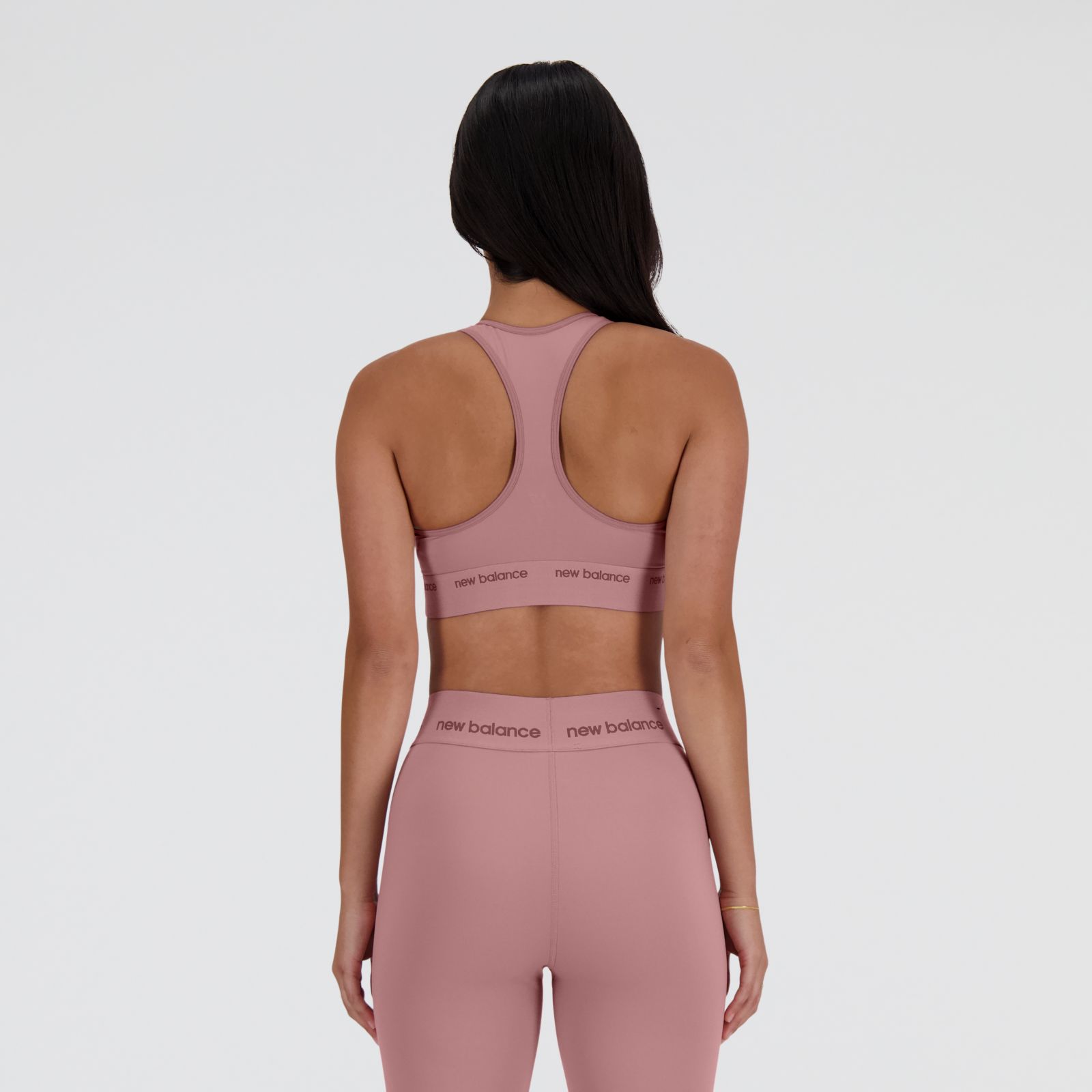 Jillian usa talle S y mide 173cm | Pecho: 85cm | Cintura: 67.5cm |Cadera: 95.25cm