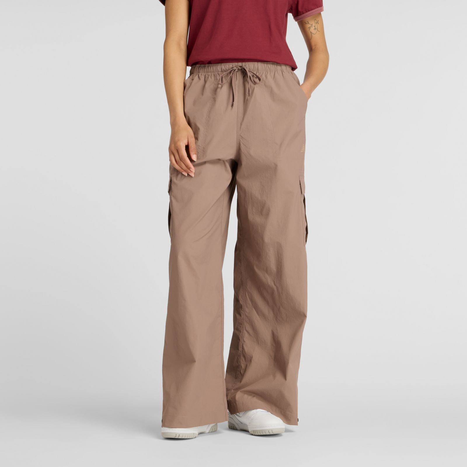 New Balance Pantal&oacute;n Woven Cargo WP53504, Earth Shadow, swatch