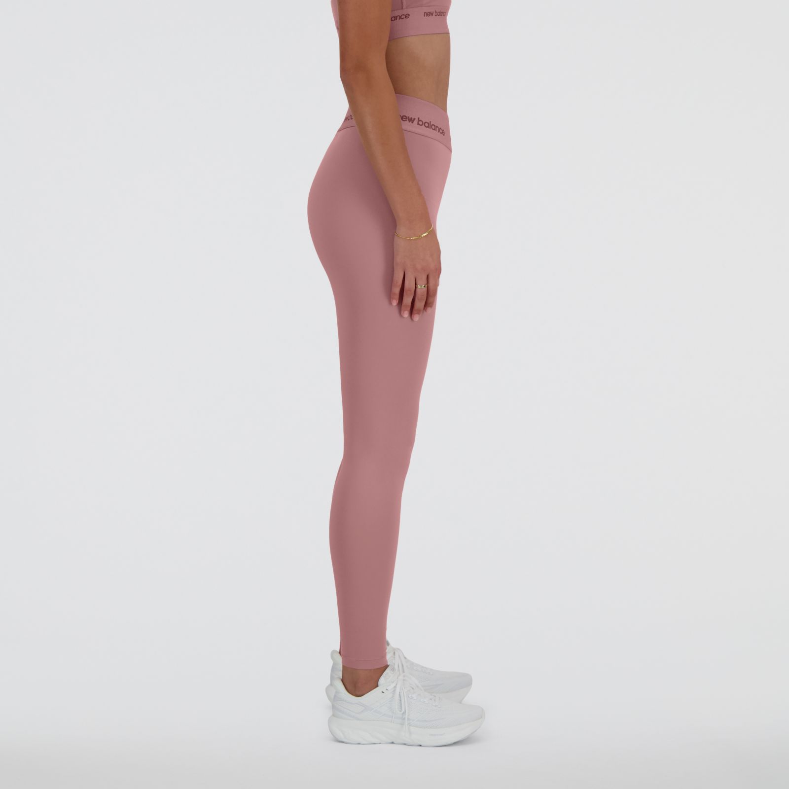 Kimberly usa talle S y mide 170 | Pecho 83cm | Cintura 63.5cm | Cadera 94cm 