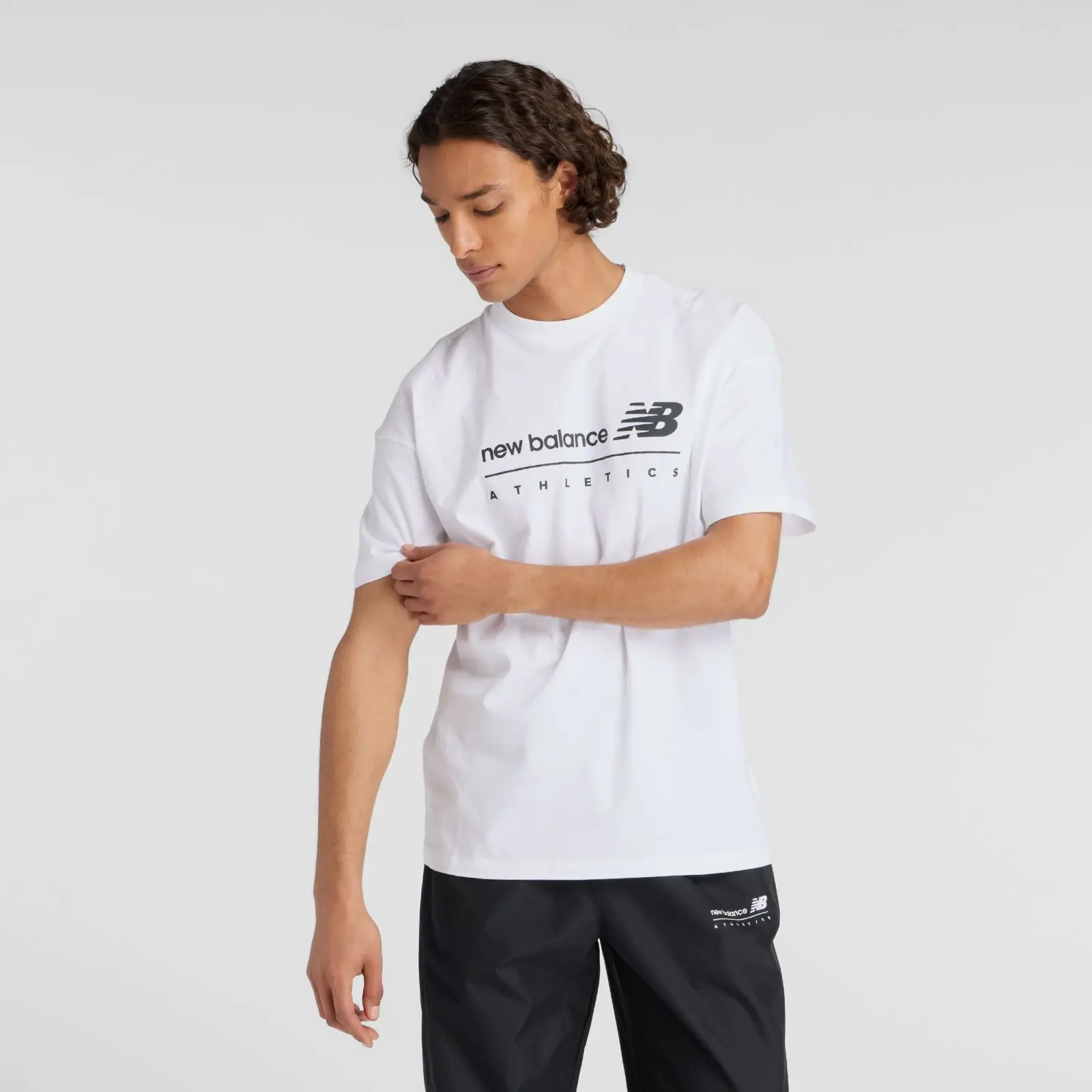 New Balance Remera Linear Graphic T-Shirt MTA53525, White, swatch