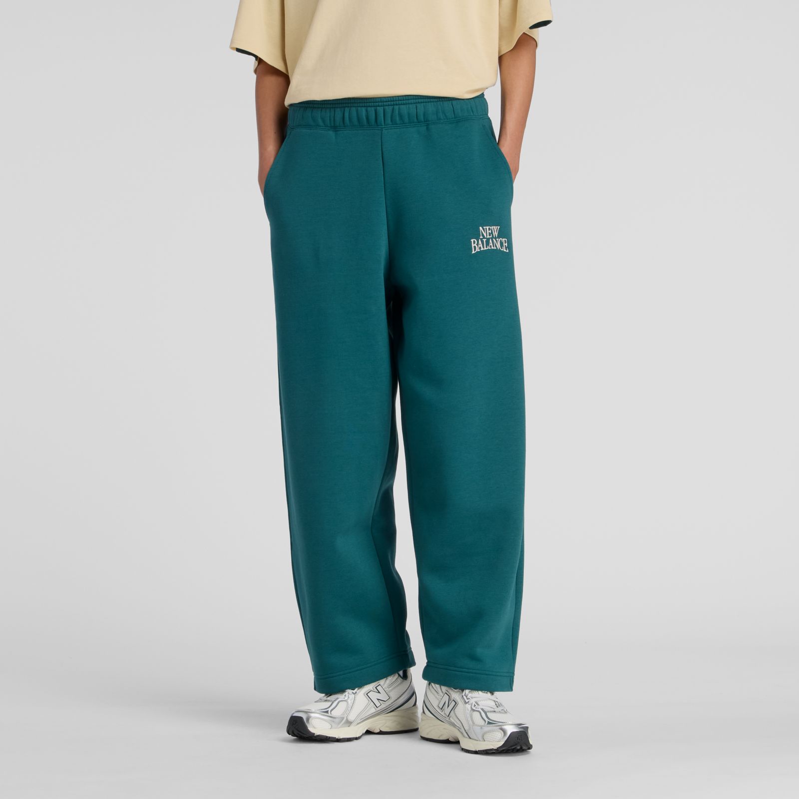 New Balance Pantal&oacute;n Trackside Fleece Barrel WB61W1DZ, Medusa Green, swatch