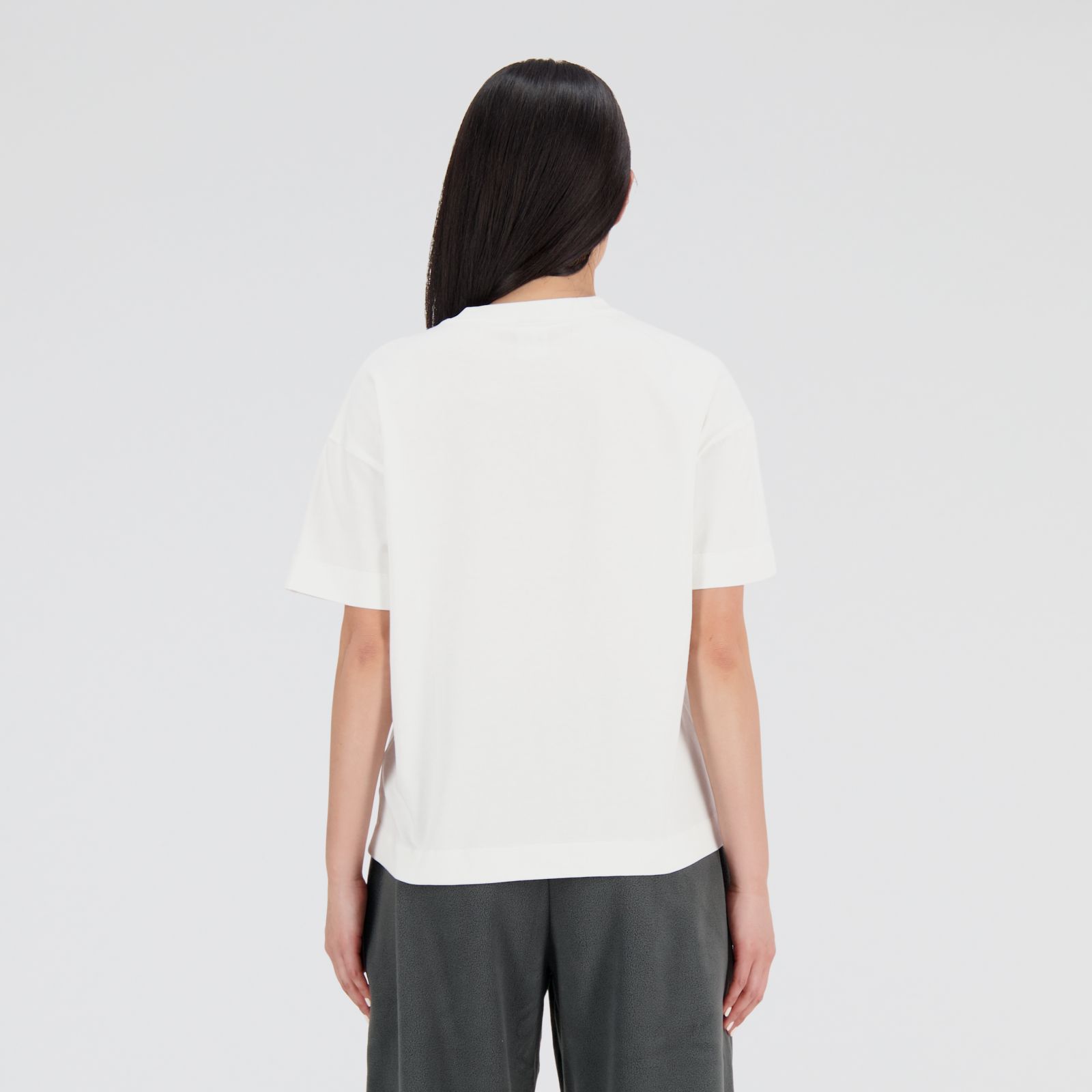 Jillian usa talle S y mide 173cm | Pecho: 85cm | Cintura: 67.5cm | Cadera: 95.25cm