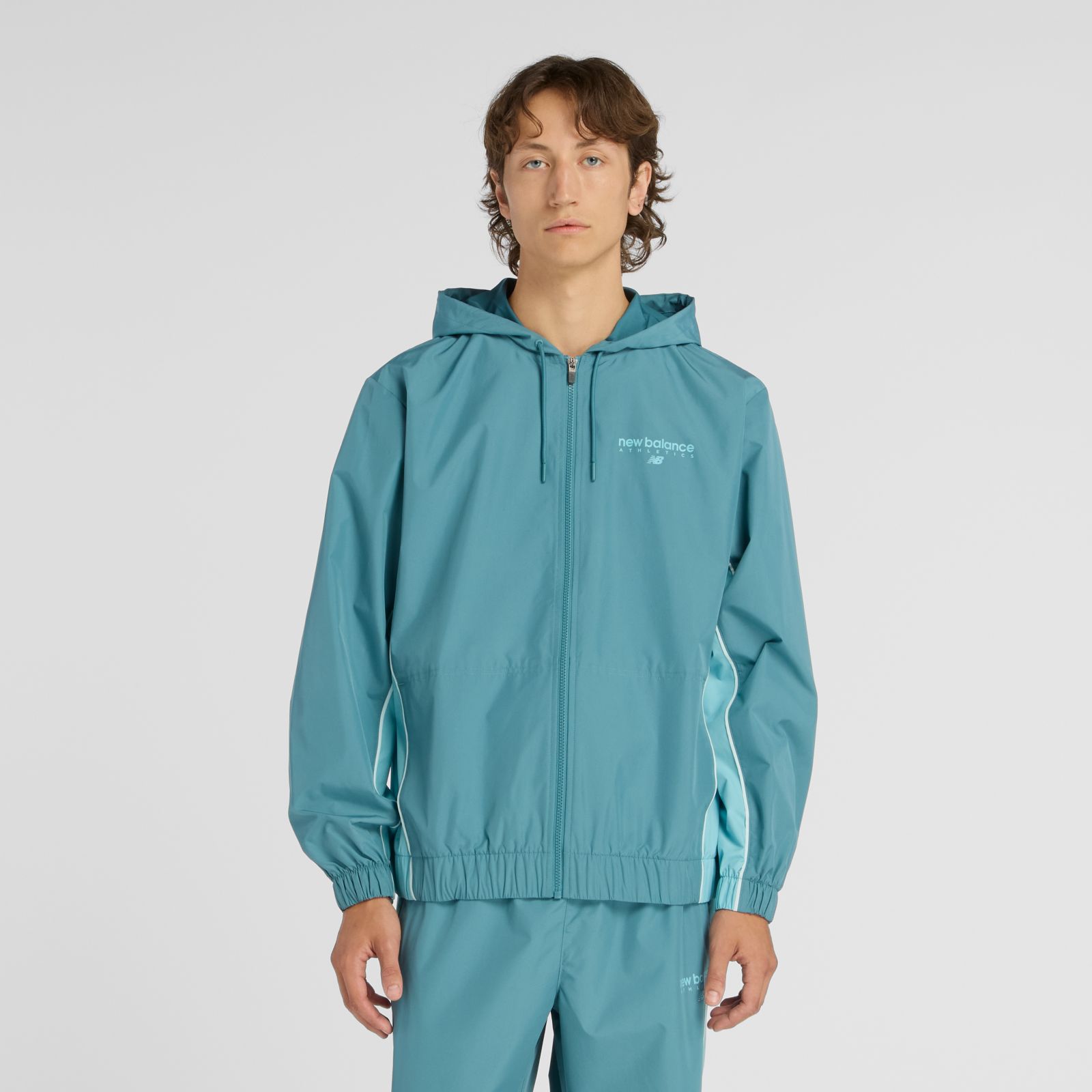 New Balance Campera Trackside Woven Jacket MJ61A4P8, Big Teal/Taffy Blue, swatch
