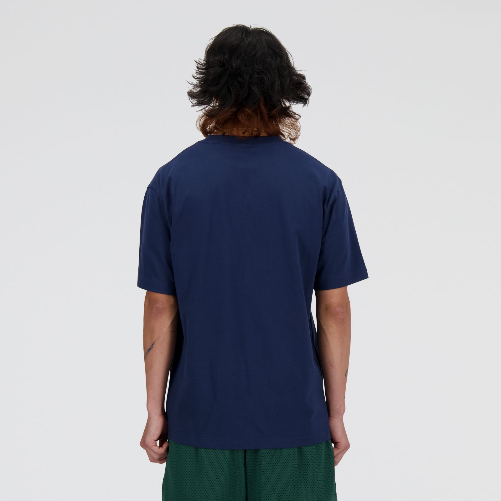 Tyler usa talla M y mide 182.8cm | Pecho 92cm | Cintura 75cm |Cadera 94cm 