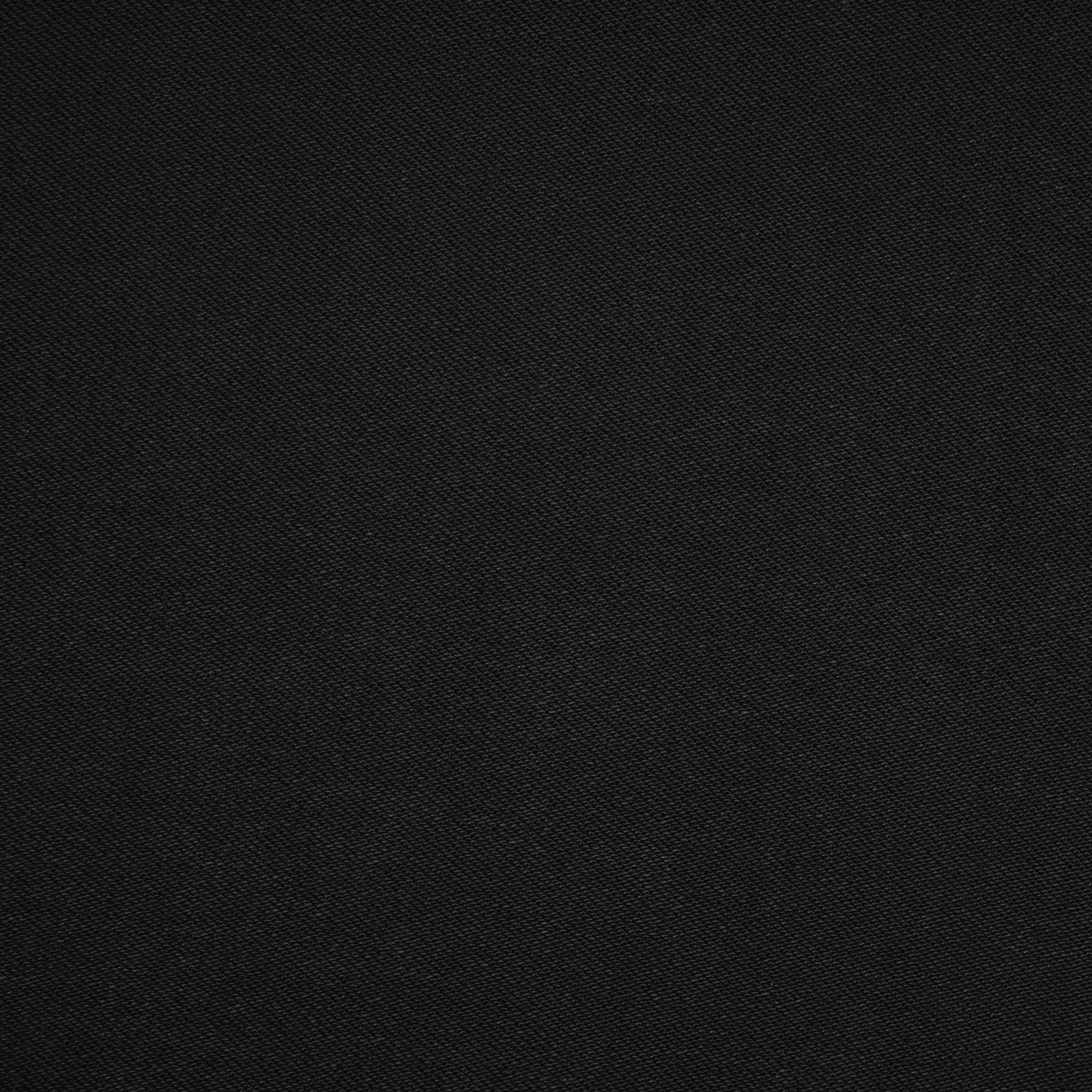 Sebastian usa talla M y mide 188cm | Pecho 98.4cm | Cintura 81.3cm | Cadera 99cm