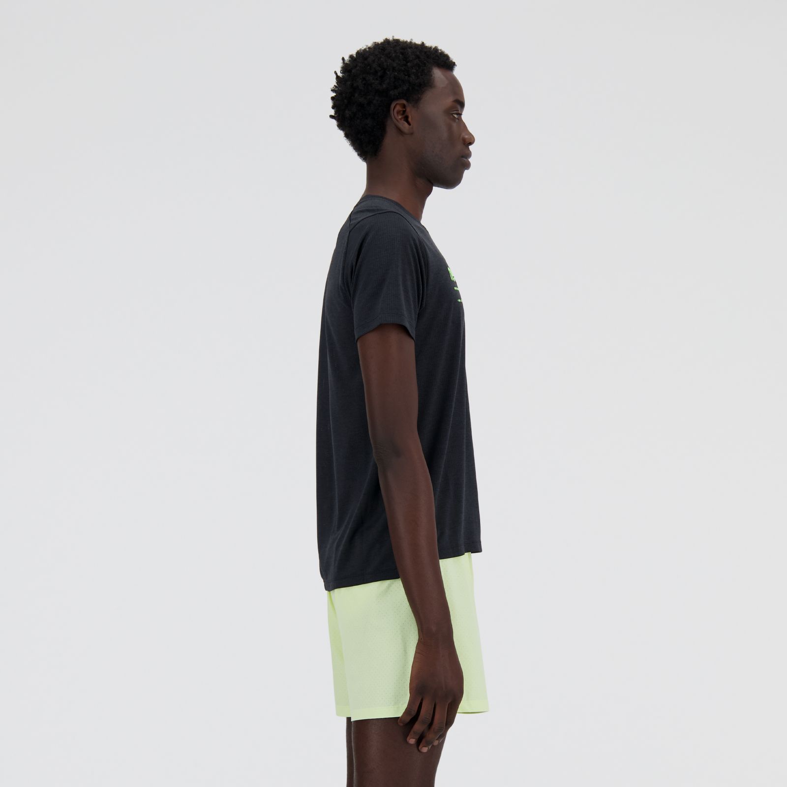 Mohamed usa talle M y mide 190.5cm |Pecho 92.7cm|Cintura 67.3cm |Cadera 97.8cm 