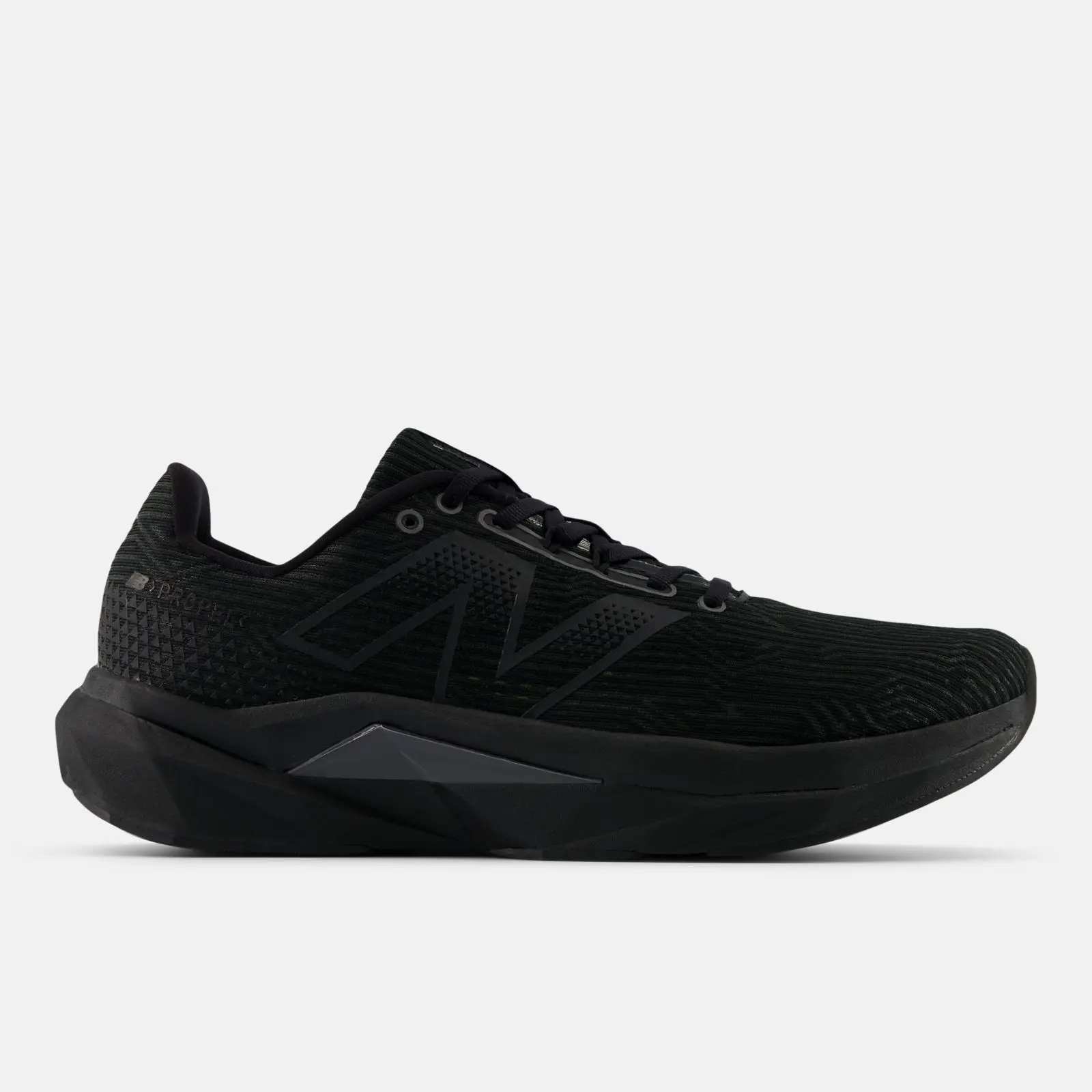 New Balance FuelCell Propel v5, full black, swatch