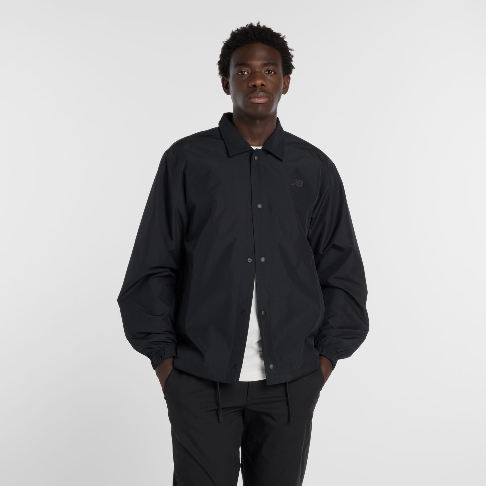 New Balance Campera Lightweight Coaches Jacket MJ61U6AJ, black, swatch